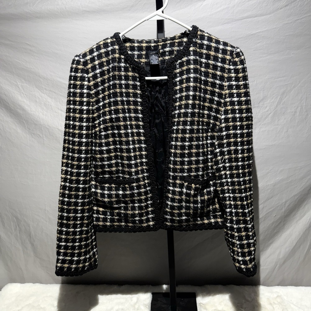 Sandra Women Tweed Jacket Sz 6 Plaid Waist Length Clasp Closure